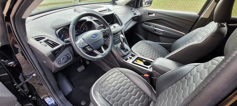 Ford Kuga (2017) 2,0TDCi 132kW DSG 4×4 Vignale  - fotka 21 z 52