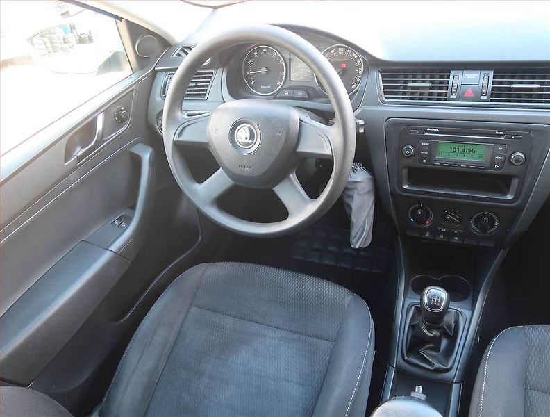 Škoda Rapid (2012) Ambition 1.2 TSI, Serv.kniha - fotka 7 z 13