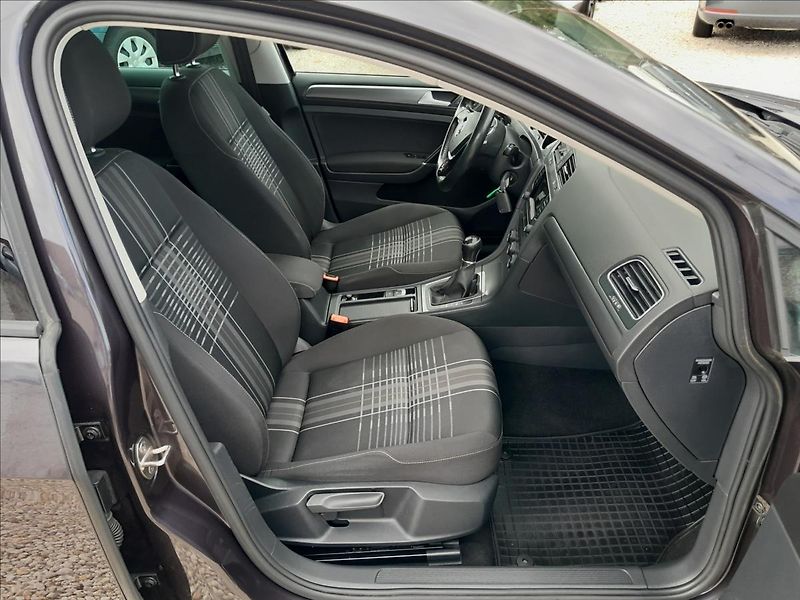 Volkswagen Golf VII 1,2 TSI 81kW LOUNGE - fotka 31 z 60