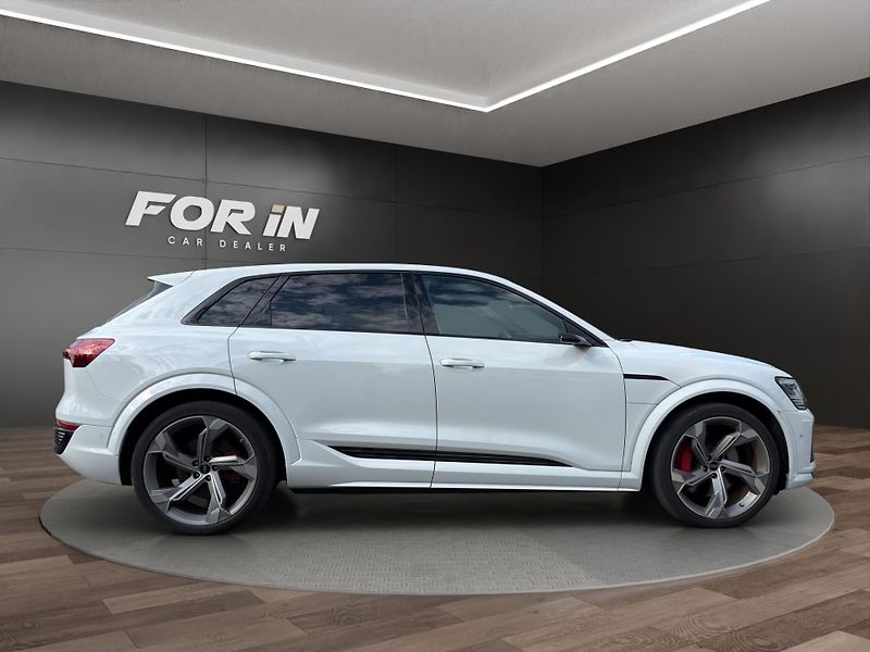 Audi SQ8 (2024) SQ8 370KW PANO Bang & Olufsen - fotka 8 z 27