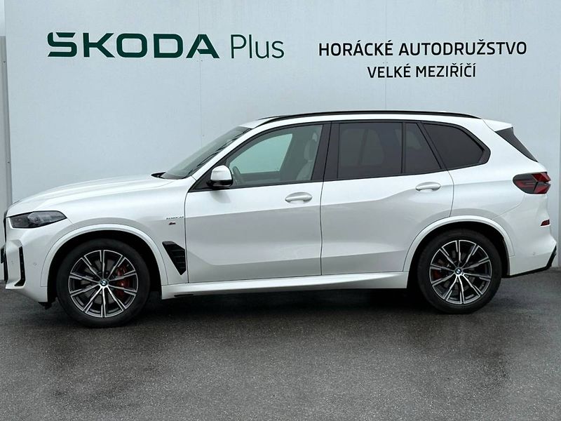 BMW X5 3,0 210 kW xDrive30d - fotka 3 z 55