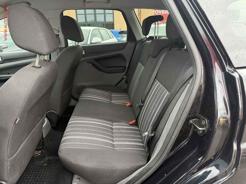 Ford Focus (2008) 1.6, AC - fotka 10 z 15