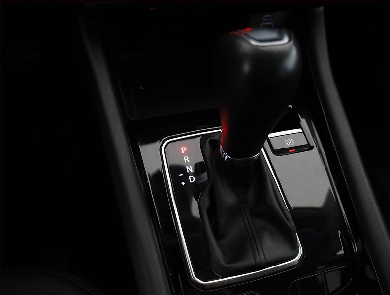 Jeep Compass (2023) 1.5 Turbo e-Hybrid - fotka 17 z 20
