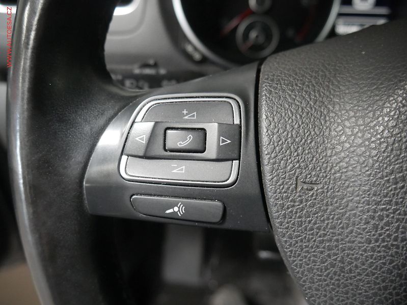 Volkswagen Golf (2012) 1.6.TDi 4x4, ČR, AC, park - fotka 14 z 21