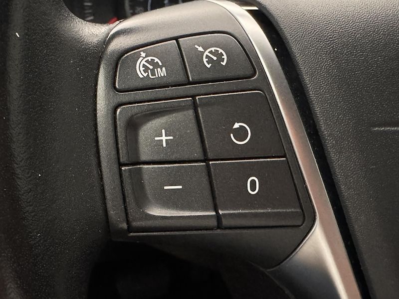 Volvo V40 T2 MOMENTUM AUT  - fotka 26 z 41