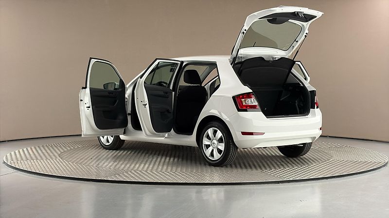 Škoda Fabia 1.0 TSI Active - fotka 7 z 23