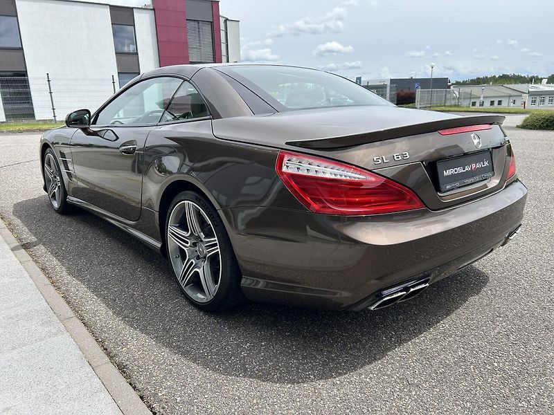 Mercedes-Benz SL 63 AMG Roadster - fotka 7 z 42