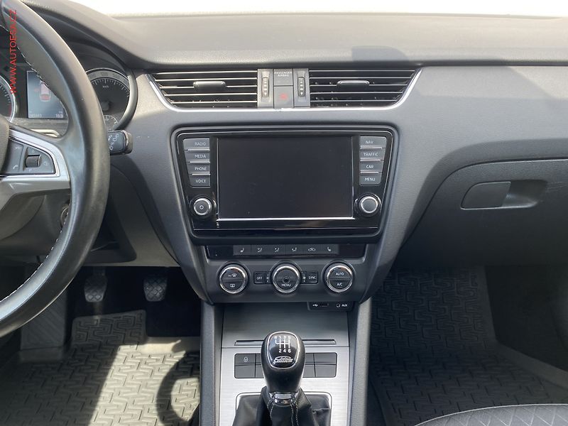 Škoda Octavia (2015) 2.0 TDi, Edition, bixen,navi - fotka 12 z 17
