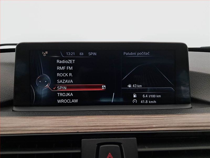 BMW Řada 3 (2015) Modern Line 320 d xDrive, 4X4 - fotka 12 z 20