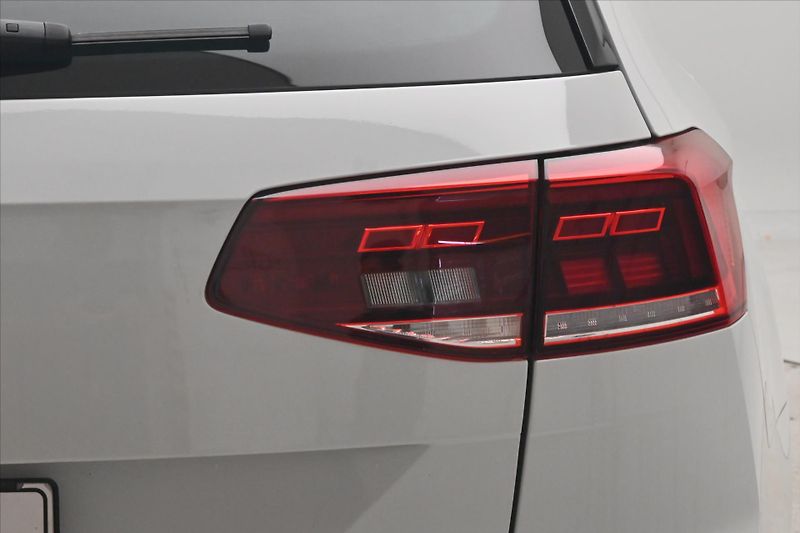 Volkswagen Passat 2,0 TDI 110 kW DSG Business Zá - fotka 30 z 31