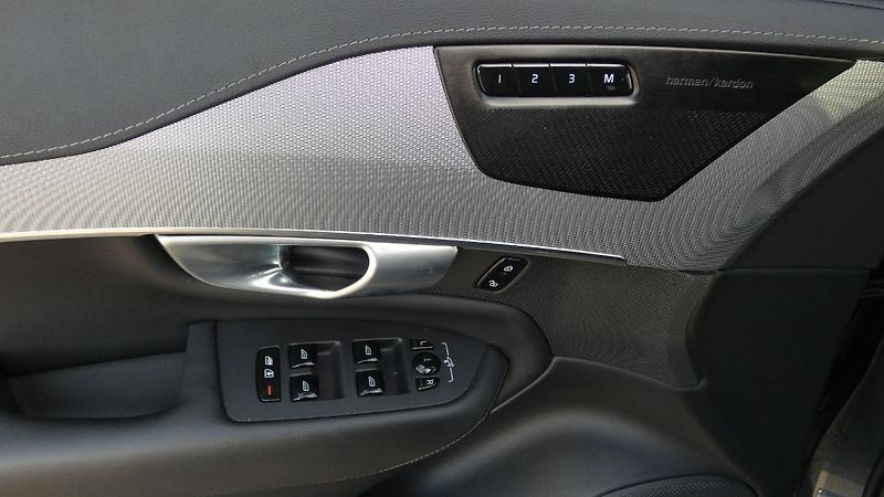Volvo XC90 B5 AWD Plus Bright 7 míst - fotka 9 z 26