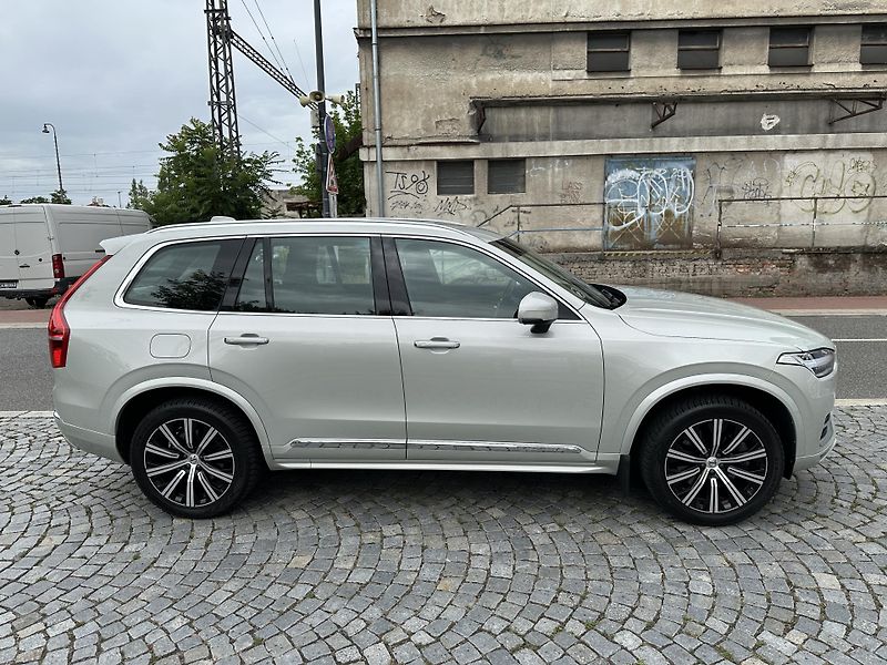 Volvo XC90 T8 plug-in hybrid Recharge - fotka 4 z 32