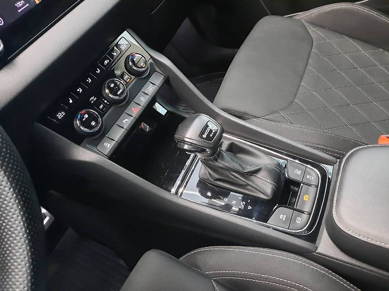 Škoda Karoq (2023) Sportline 2.0 TDI 4x4 (110kW/1 - fotka 13 z 30