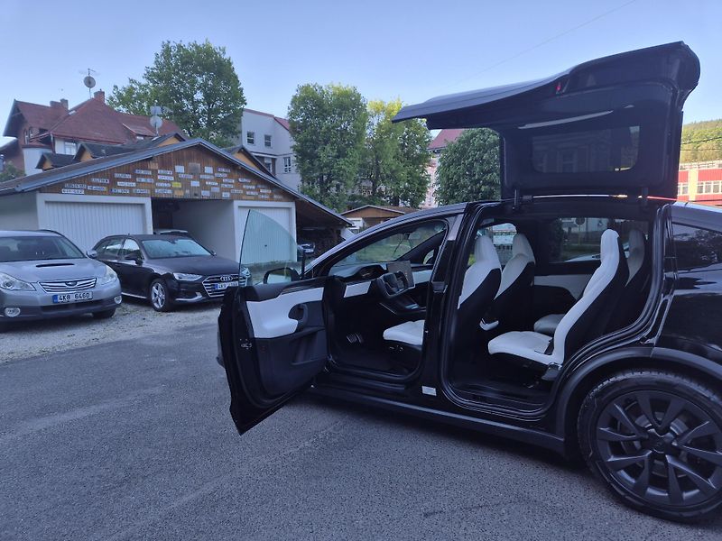 Tesla Model X 100kwH PLAID 750kw TZ - fotka 13 z 48