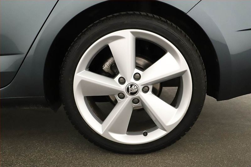 Škoda Octavia (2019) 1.5 TSI, Navi, Tempomat - fotka 17 z 17