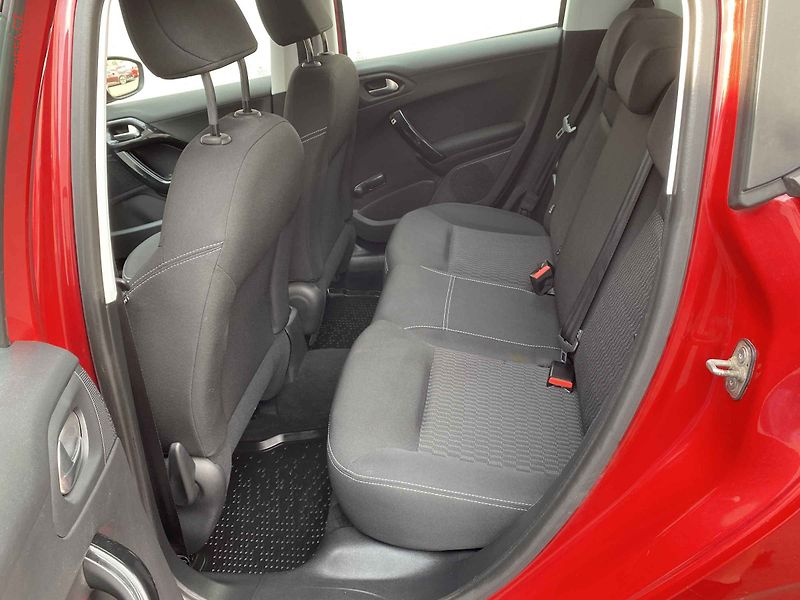 Peugeot 208 (2016) 1.2PT, 1.maj,ČR, servis - fotka 10 z 14
