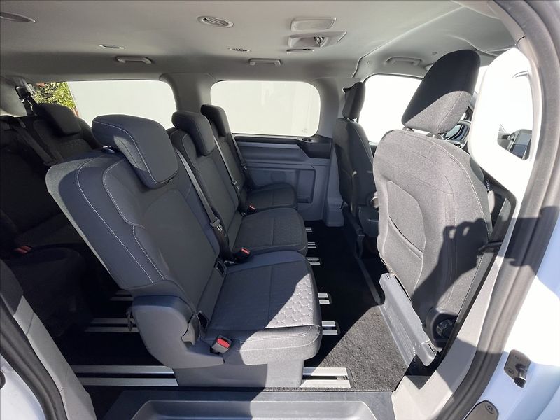 Ford Tourneo Custom 2,0 EcoBlue AWD A8 L2 Titanium - fotka 14 z 21