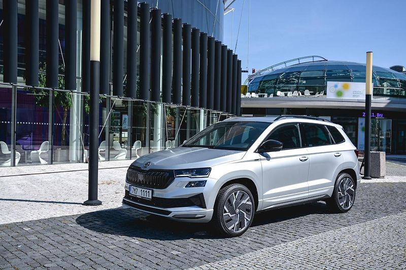 Škoda Karoq 2,0Tdi Exclusive 7ST DSG 4x4 Z - fotka 6 z 33