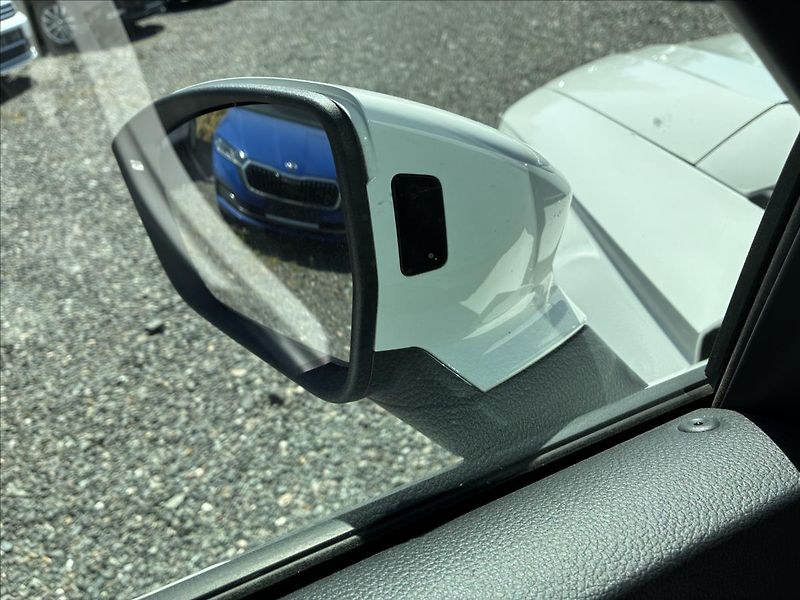 Seat Ateca 2,0 TDI 4X4 TAŽNÉ KAMERA - fotka 13 z 39
