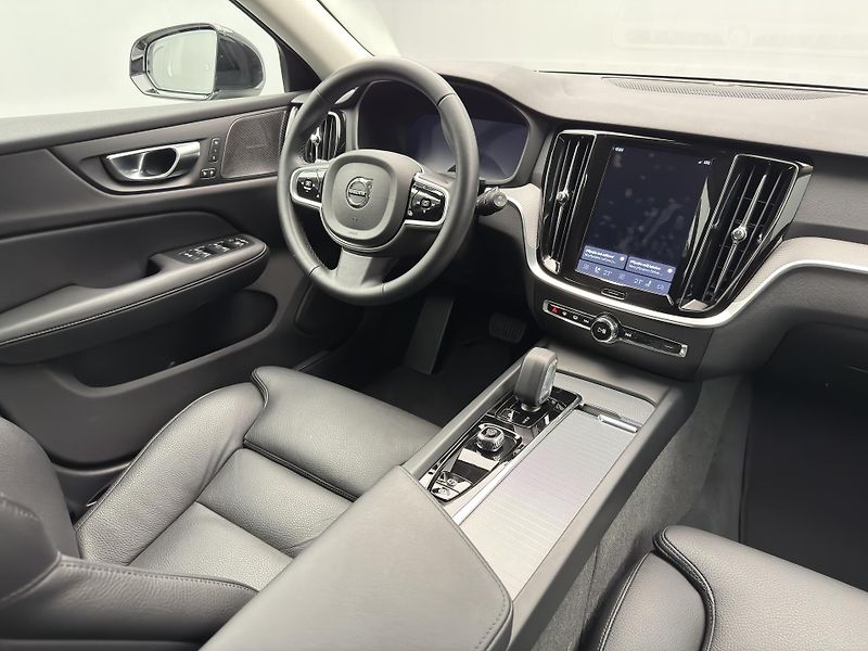 Volvo V60 B4 DARK PLUS AUT CZ 1.maj - fotka 25 z 44