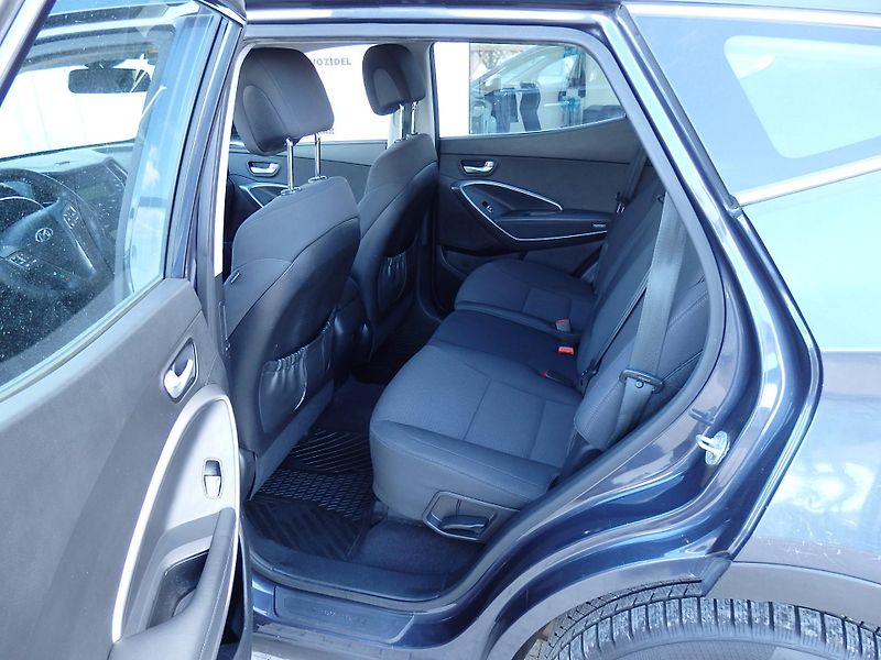Hyundai Santa Fe 2.2 CRDi AWD ZÁLOHOVÁNO - fotka 7 z 17