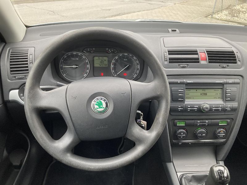 Škoda Octavia (2006) Combi 1,9 TDI, tažné, serviska - fotka 12 z 21