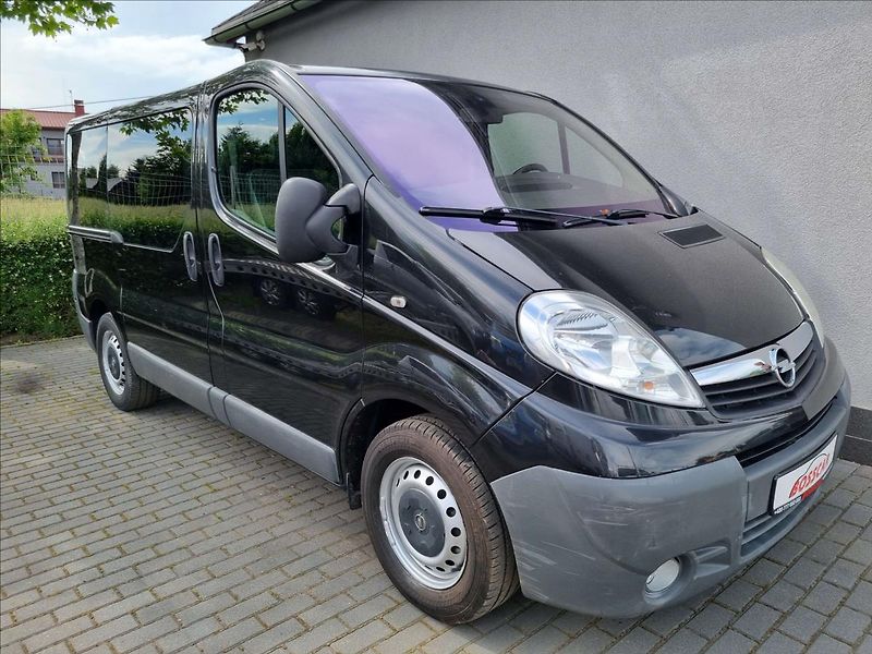 Opel Vivaro 2,5 DCi 8 Míst Webasto 2xKlima - fotka 9 z 31