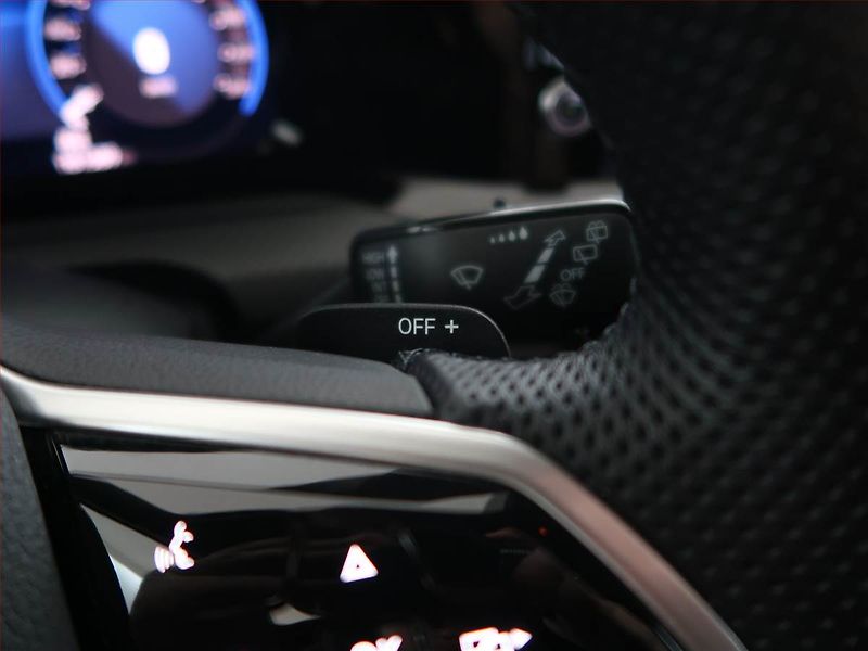 Volkswagen Golf (2023) R-Line 2.0 TDI, Automat - fotka 18 z 28