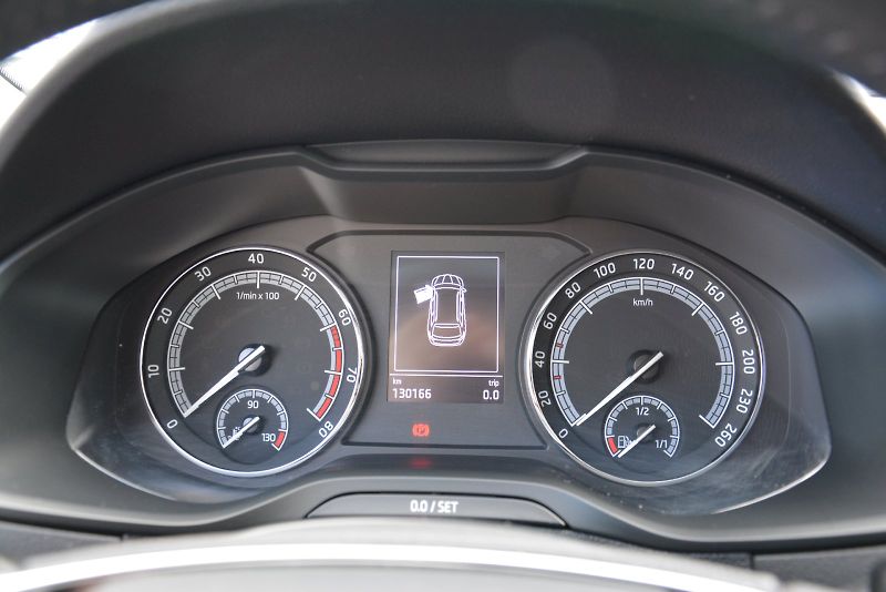 Škoda Karoq (2021) 1.0 TSI 81 kW Ambition - fotka 8 z 27