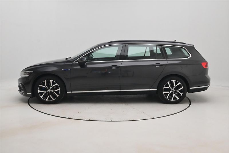 Volkswagen Passat 1,4 GTE 160 kW DSG Business Zá - fotka 8 z 32