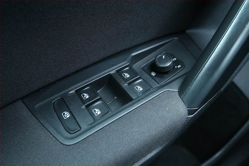 Volkswagen Tiguan (2021) 2.0 TDI - fotka 22 z 24