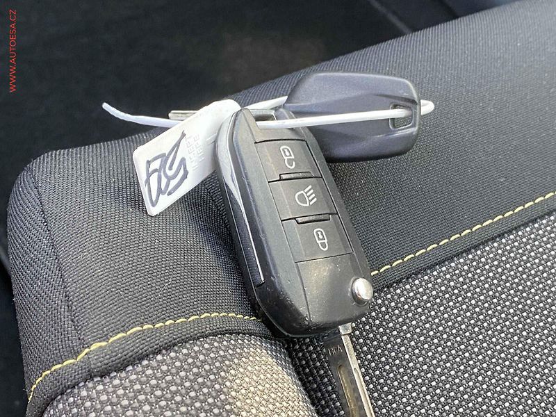 Citroën C3 (2019) 1.2 PT, Shine, park. čidla - fotka 19 z 19