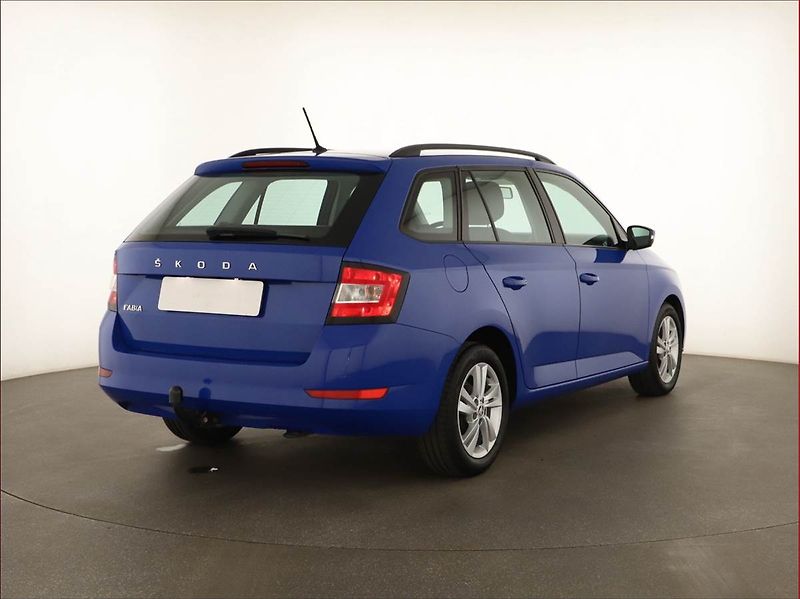 Škoda Fabia (2021) Ambition 1.0 TSI, Serv.kniha - fotka 5 z 14