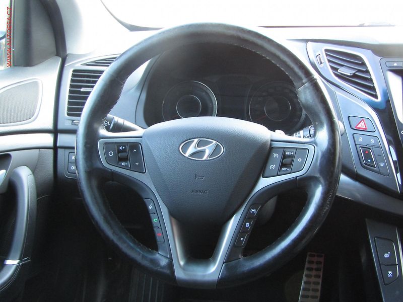 Hyundai i40 (2016) 1.7 CRDi, ČR, AT, bixen - fotka 13 z 20