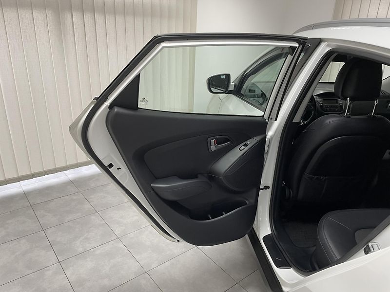 Hyundai ix35 1.6 GDi ČR REZERVACE  - fotka 17 z 27