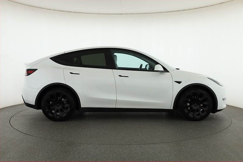 Tesla Model Y (2021) Long Range AWD 75kWh, SoH 89% - fotka 6 z 23