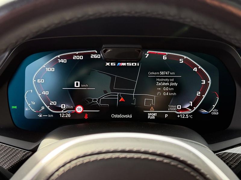 BMW X6 M50i - fotka 11 z 20