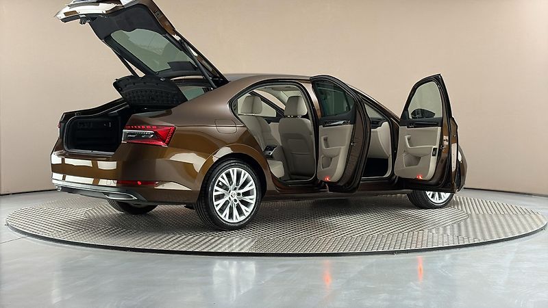 Škoda Superb 2.0 TDI DSG 4x4 L&K - fotka 6 z 31