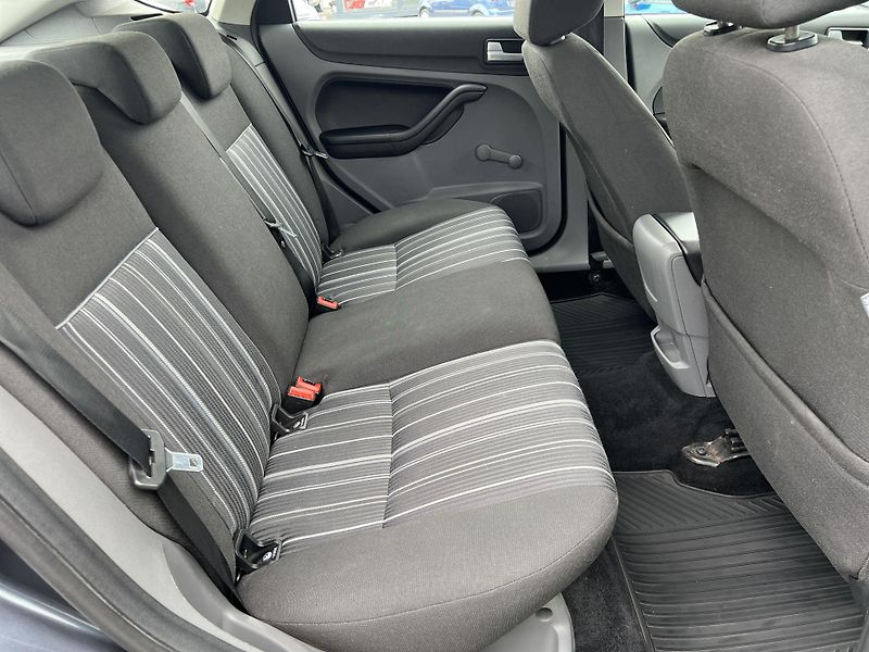 Ford Focus 1.6TDCi 66KW ČR TAŽNÉ KLIMA - fotka 27 z 39