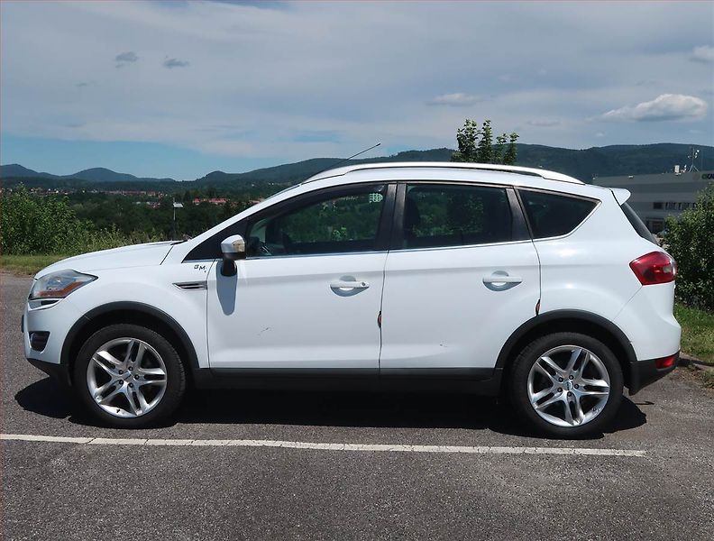 Ford Kuga (2009) 2.0 TDCi, 4X4 - fotka 3 z 16