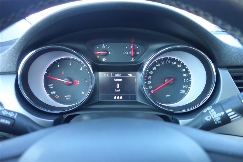 Opel Astra 1,6 CDTi 81KW, ČR, 1 MAJITEL. - fotka 29 z 33