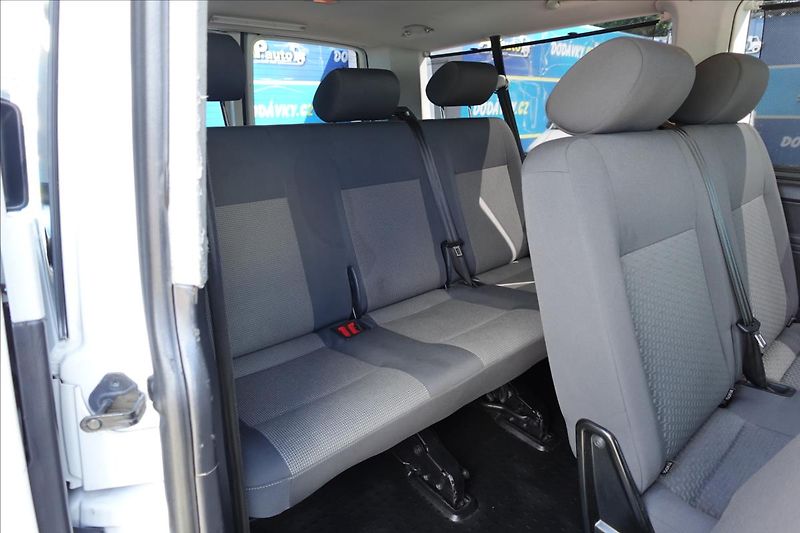 Volkswagen Caravelle 2,0 TDi  L2H1 8MÍST KLIMA - fotka 21 z 37
