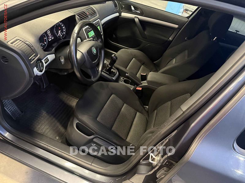 Škoda Octavia (2011) 1.2 TSi, ČR, AC, výhřev sed - fotka 3 z 3