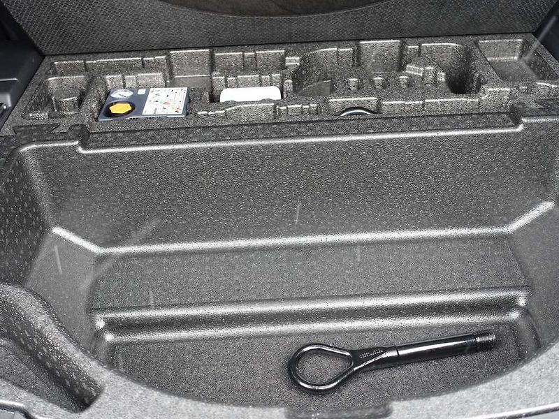 Land Rover Discovery Sport 1,5 R-Dynamic SE P300e - fotka 38 z 42