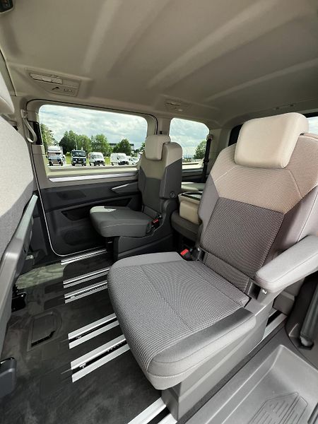 Volkswagen Multivan 2.0TDI DSG 110kW 7-Míst TZ DPH - fotka 20 z 25