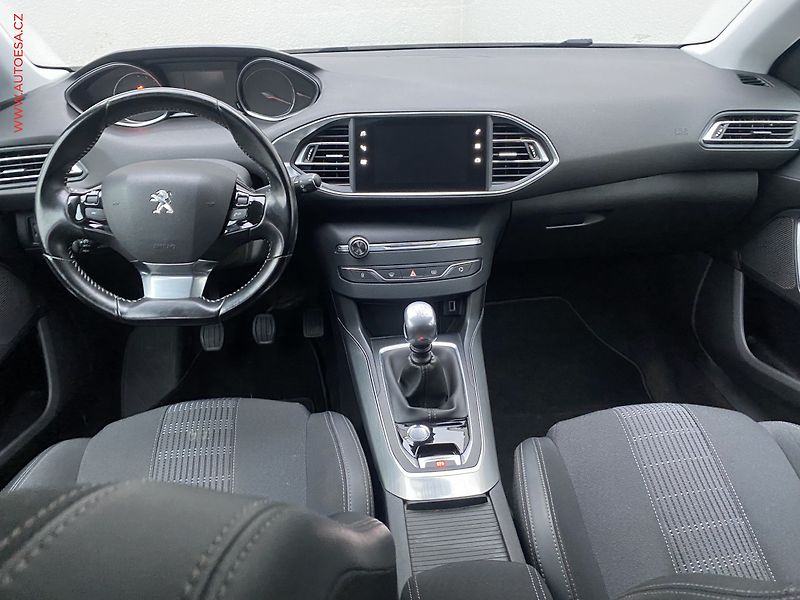 Peugeot 308 (2019) 1.5 HDi, Allure, navi - fotka 8 z 18