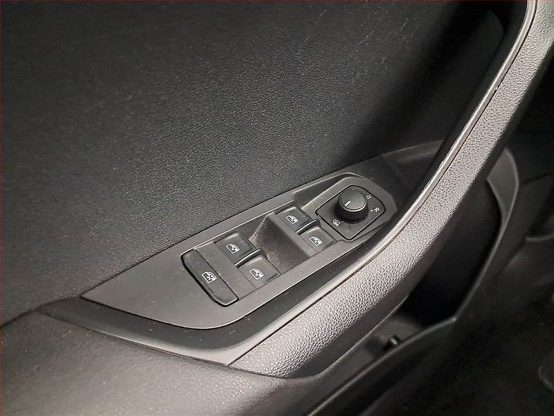 Škoda Karoq (2019) 1.5 TSI - fotka 17 z 18
