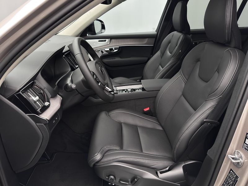 Volvo XC90 (2026) T8 AWD Plug-in ULTRA DARK 7m - fotka 3 z 29