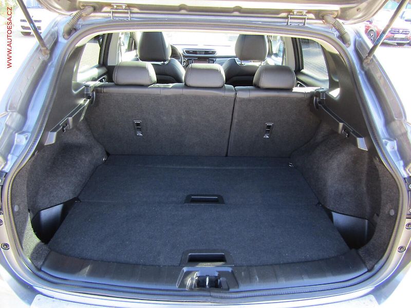 Nissan Qashqai (2017) 1.6dCi, ČR, Tekna, AT, panor - fotka 7 z 17