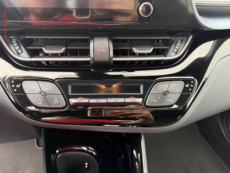 Toyota C-HR (2020) 1.8VVT-i Hybrid, 1.maj,ČR - fotka 14 z 17